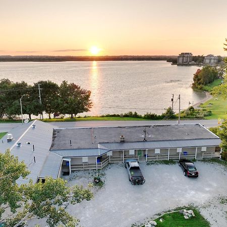 אוריליה Lakeside Inn מראה חיצוני תמונה
