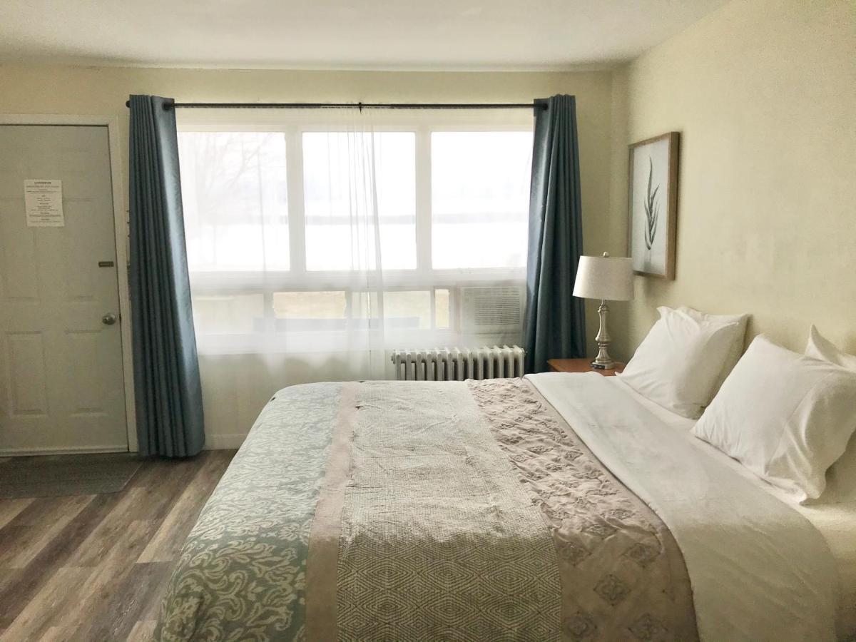 אוריליה Lakeside Inn מראה חיצוני תמונה