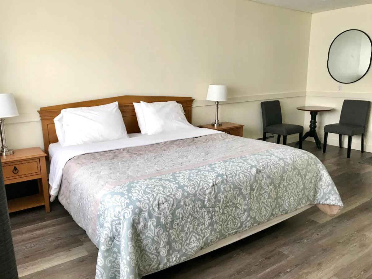 אוריליה Lakeside Inn מראה חיצוני תמונה