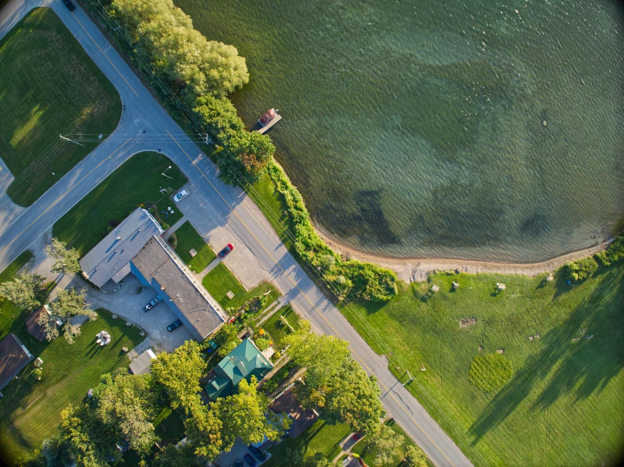 אוריליה Lakeside Inn מראה חיצוני תמונה