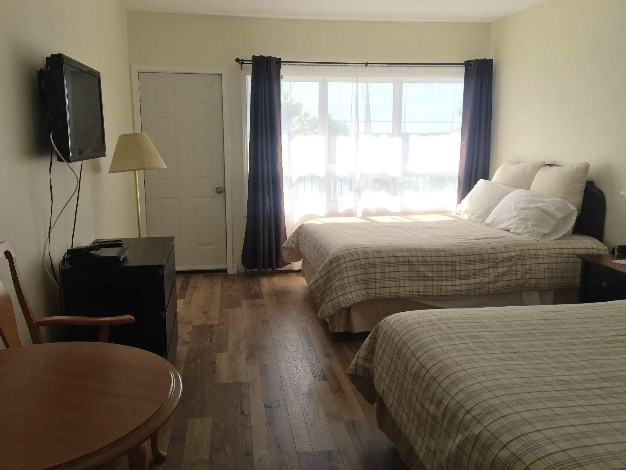 אוריליה Lakeside Inn מראה חיצוני תמונה