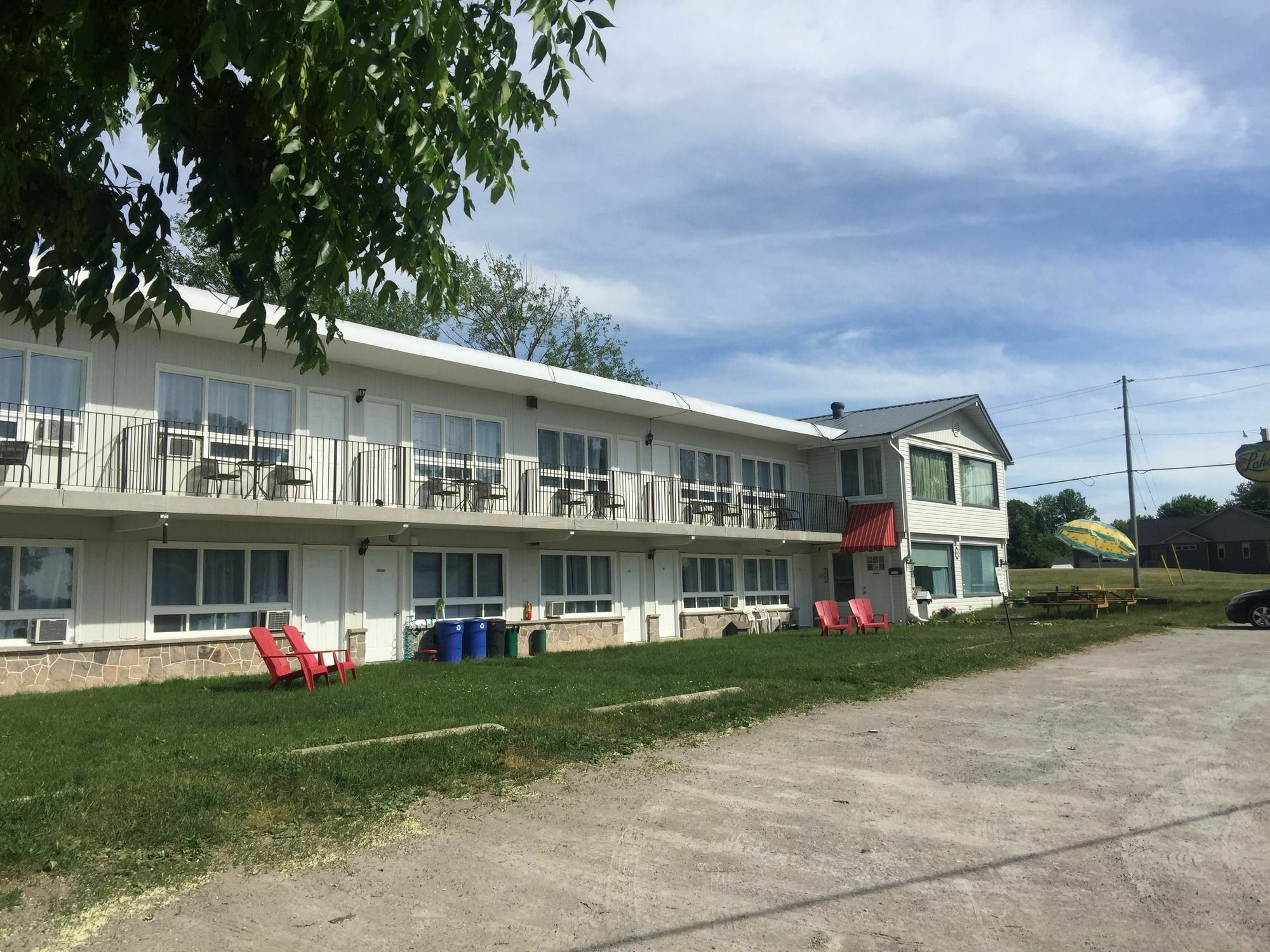 אוריליה Lakeside Inn מראה חיצוני תמונה